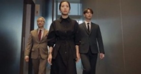 Снежное окно: Дом королевы 1 сезон 13 серия