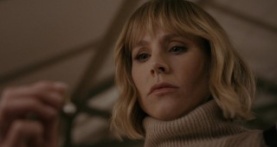 Женщина в доме напротив девушки в окне 1 сезон 3 серия