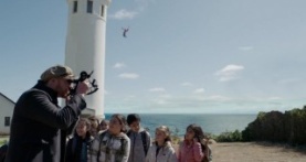 Женщина в доме напротив девушки в окне 1 сезон 4 серия