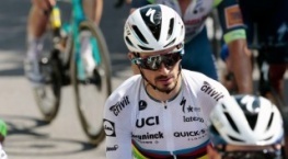 Тур де Франс: Неприкосновенный / Тур де Франс: в сердце пелотона 1 сезон 1 серия