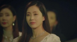 Снежное окно: Дом королевы 1 сезон 1 серия