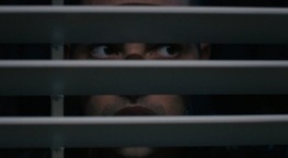 Женщина в доме напротив девушки в окне 1 сезон 5 серия