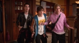 Джули и призраки 1 сезон 1 серия